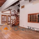 Imobiliária Orientta ALUGA Belíssima Casa medindo 307 M² de área construída, composta de :&lt;BR&gt;No pavimento térreo, living três ambientes, lavabo, escritório, duas suites com banheira de hidromas