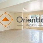 Imobiliári ORIENTTA ALUGA CASA RESIDENCIAL OU COMERCIAL (localizada próxima ao shopping Iguatemi). Possuí 240m2, sala de estar e jantar integradas, cozinha, lavanderia, 1 suíte com closet e banheira, 