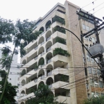 Apartamento de andar inteiro, de 385m² privativos, semi mobiliado, living para 4 ambientes com lareira, sacada aberta com churrasqueira, três dormitórios grandes e modernos, sendo três suítes com dois