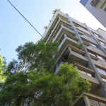 Amplo Apartamento a venda no bairro bom fim, com 167,30 m² de área privativa, composto de 3 dormitórios, suíte, sacada, decorado por arquiteto, muito ensolarado, living 3 ambientes com lareira, gabine