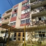 Amplo apartamento para locação no bairro Menino Deus, 3 dormitórios transformado em dois, living com sacada, sala de jantar, banheiro social, cozinha, área de serviço separada, banheiro auxiliar, depe