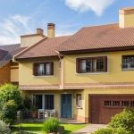 MARAVILHOSO CONDOMINIO DE CASAS  DE ALTO PADRAO A 5 MINUTOS DE IGUATEMI, localizada em um condomínio exclusivo de apenas 10 residências, é verdadeiramente uma joia arquitetônica. Com um ambiente compl