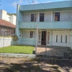 Ótima casa com excelente padrão de construção. A meia quadra da Bento Gonçalves, próximo da Santana, Azenha, faculdade ESPM, posto do INSS, colégio La Salle Sto Antônio e comércios do bairro. Pode ser