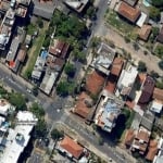 Terreno com chale de madeira no bairro Menino Deus em Porto Alegre Excelente terreno com 957 metros sendo 11,44mtsde frente por 66mts de profundidade. Ótima localização com fácil acesso às conveniênci