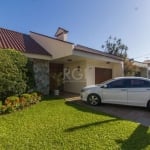 Casa Terreá  em ótima localização, no coração do bairro São Sebastião. Pronta para morar, reformada e cuidada com carinho. 04  quartos sendo 01 suite com banheira de hidro, banheiro social, hall de en