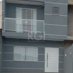 Vende-se ótimo tríplex com 3 dormitórios sendo uma suíte, ampla cozinha com área de serviço, 3 banheiros, amplo living 2 ambientes, vaga de garagem para até 2 carros, terraço aberto para salão de fest