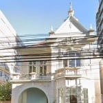 Casa comercial  no bairro Moinhos de Vento em Porto Alegre . &lt;BR&gt; Área útil aproximada 483m2, estacionamento frontal para aproximadamente 05 veículos e 07 vagas  no pátio fundos, possui espera p