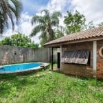 Casa no Bairro Passo das Pedras!&lt;BR&gt;Com 286m² de área privativa, possui 03 dormitórios, incluindo uma suíte no andar superior com lareira, closet, hidromassagem, sauna e sacada com vista permane