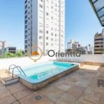 Imobiliária Orientta ALUGA EXCELENTE COBERTURA com SACADA situada no bairro Petrópolis.&lt;BR&gt;Composta por 3 dormitórios, sendo 1 suíte, sala de estar, sala de jantar, cozinha, 4 banheiros, 2 vagas