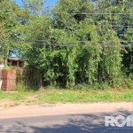 Terreno à venda em Belém Novo | Amplo terreno medindo aproximadamente 800m², tem duas peças construídas com banheiro e entrada para carro. Localizado em frente para a Avenida Juca Batista, na entrada 