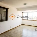 Imobiliária  Orientta ALUGA Apartamento bem iluminado e aconchegante, com sol da manhã.  Sala e quartos climatizados com ar-condicionado split,  2 dormitórios, sendo 1 suíte mobiliada, cozinha funcion