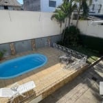 Casa no Bairro Vila Ipiranga, com 411,28 m² com móveis planejados. Na parte térrea: lavabo, escritório, living com lareira, sala de jantar, com total integração com a cozinha, espaço gourmet com churr