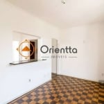 Imobiliária Orientta ALUGA apartamento com  dois dormitórios, cozinha integrada à sala, um banheiro recém-reformado e telas de proteção nas janelas ? ideais para quem tem gatos, mas que podem ser remo