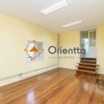 Orientta Imóveis ALUGA Casa comercial reformada para alugar no bairro São João&lt;BR&gt;Localizada na rua Carlos Von Koseritz, a propriedade possui 250m².&lt;BR&gt;A casa é composta por 7 ambientes, a