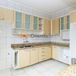 Imobiliária Orientta Aluga Casa 3 Quartos com 1 suíte - 199m²&lt;BR&gt;&lt;BR&gt;Ainda conta com garagem, pátio na frente e nos fundos, cozinha com armários e móveis sob medida no dormitório dos fundo