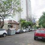 Vende terreno no menino deus com ótima localização, tendo 477,18 m² ( 6,60 m x 72,30 m ) na rua marcílio dias, próximo da av. Ipiranga, av. Getúlio vargas, shopping praia de bellas, tribunal regional 