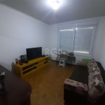 Apartamento na rua Antenor Lemos, bairro Menino Deus, com 3 dormitórios,  closet, suíte, peças amplas, cozinha, área de serviço separados, com churrasqueira.  De frente,  totalmente reformado,  janela