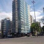 Apartamento à venda em uma das regiões mais históricas de Porto Alegre. Este amplo apartamento possui 100m² de área privativa, 3 quartos, 2 banheiros sociais, sala de estar ampla, cozinha estilo copa,