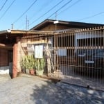 Casa com 3 dormitórios, 2 banheiros, sala e cozinha conjugadas, ampla área de serviço, lavabo, churrasqueira e garagem coberta para 3 carros no sobsolo. Possui uma extensão de 2 cômodos com uma saída 