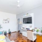 Ótimo apartamento no bairro Azenha, de frente, reformado, com 88m² privativos, de 2 dormitórios. Possui sala ampla, 2 dormitórios, banheiro com box e ventilação natural, cozinha mobiliada e área de se