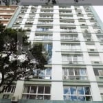 Apartamento à venda no empreendimento Louvre, localizado na Rua Duque de Caxias, com 3 dormitórios, 2 banheiros, 1 vaga de garagem. Infraestrutura completa com elevadores, bicicletário, circuito fecha