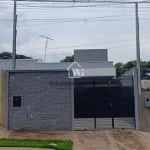 APENAS R$320 Mil. Vende casa Nova, 03 quartos. Acabamento em piso porcelanato, frente ampla e garag