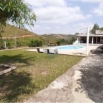 Excelente casa/chácara com duas casas, piscina, muito espaço verde, linda vista e que permite financiamento