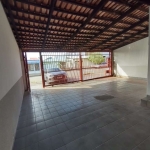 Casa Espaçosa e Escriturada! Pronta para Morar ou Investir!