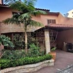 Casa para alugar em Vila Santo Antônio de 270.00m² com 3 Quartos, 1 Suite e 3 Garagens