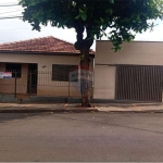 Casa para venda em Centro de 175.00m² com 2 Quartos e 4 Garagens