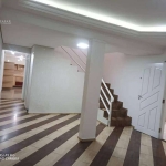 Sobrado para venda em Jardim Camila de 250.00m² com 3 Quartos, 1 Suite e 2 Garagens