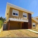 Sobrado para venda em Vila Do Golf de 214.00m² com 4 Quartos e 4 Suites