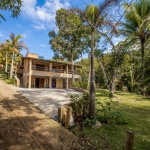 Casa para venda em Caçandoca de 178.00m² com 3 Quartos, 1 Suite e 3 Garagens