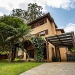 Casa de Condomínio para venda em Granja Viana de 350.00m² com 4 Quartos, 4 Suites e 4 Garagens