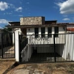 Casa para alugar em Jardim Bom Sucesso de 216.00m² com 4 Quartos, 1 Suite e 4 Garagens