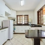 Casa para venda em Abranches de 275.00m² com 4 Quartos, 1 Suite e 6 Garagens