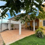 casa de 3 quartos  sendo 1 suíte, toda completa de planejados, 1 banheiro social, sala de jantar e  estar, cozinha corredores laterais, quintal 2 vagas de garagem casa e esquina... top top codigo: 763