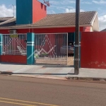 Encantadora casa de três quartos, localizada no bairro residencial tranquilo de Jardim Kasato Maru em Rolândia, oferece o equilíbrio perfeito entre conforto e funcionalidade