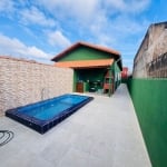 Casa com piscina e area de churrasco em Itanhaem.