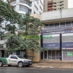 EXCELENTE SALA COMERCIAL COM MAIS DE 600,00 M² PARA LOCAR NO CENTRO DA CIDADE.