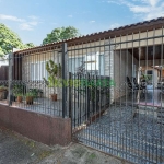 Casa com amplo terreno â venda no bairro Zona 03!