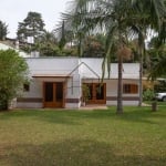 Casa térrea, estilo loft, para Venda e Locação, na Granja Viana, SP