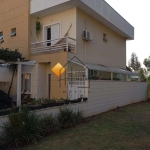 Casa semi-isolada, em condomínio, disponível pra venda, em Cotia/Sp