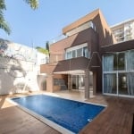 Casa na Rua Henrique Martins, com 495m², 03 suites e 03 vagas de garagem