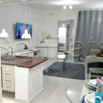 Apto a duas quadras da Av. Paulista, na parte mais arborizada dos Jardins, disponível para locação.