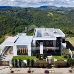 Casa de alto padrão com suíte, piscina e vista, à venda em Nova Petrópolis na Serra Gaúcha