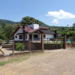 Ampla casa com 3 quartos e piscina a venda em Picada Café na Serra Gaúcha