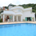 Casa na praia, Condomínio fechado, 7 dormitórios, Piscina, Churrasqueira, Costão do Pernambuco, Guarujá.