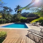 GRANJA VIANA / PRÓX. AV. SÃO CAMILO - 895m² TERRENO, 320m² ÁREA ÚTIL, 3 SUÍTES, 4 VAGAS, PISCINA, JARDIM, CHURRASQUEIRA