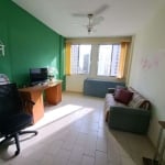 APARTAMENTO MOBILIADO 1 QUADRA DA PRAIA.